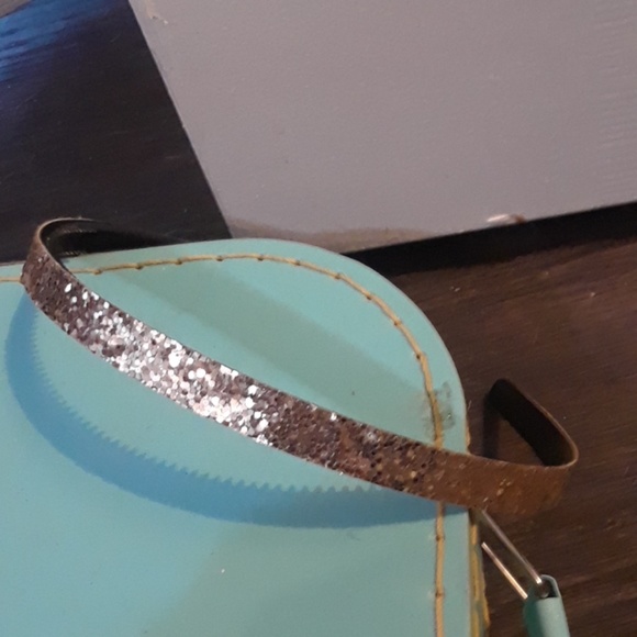 Gold  sparkly headband - Picture 2 of 3